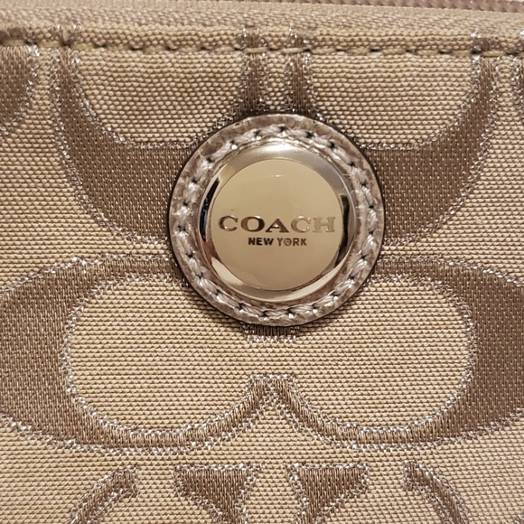 Coach Wristlet - Picture 4 of 7